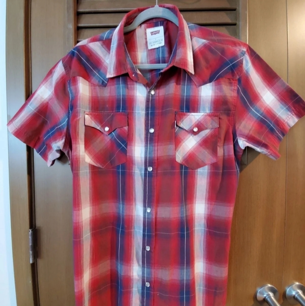 Mens Levi's button up shirt